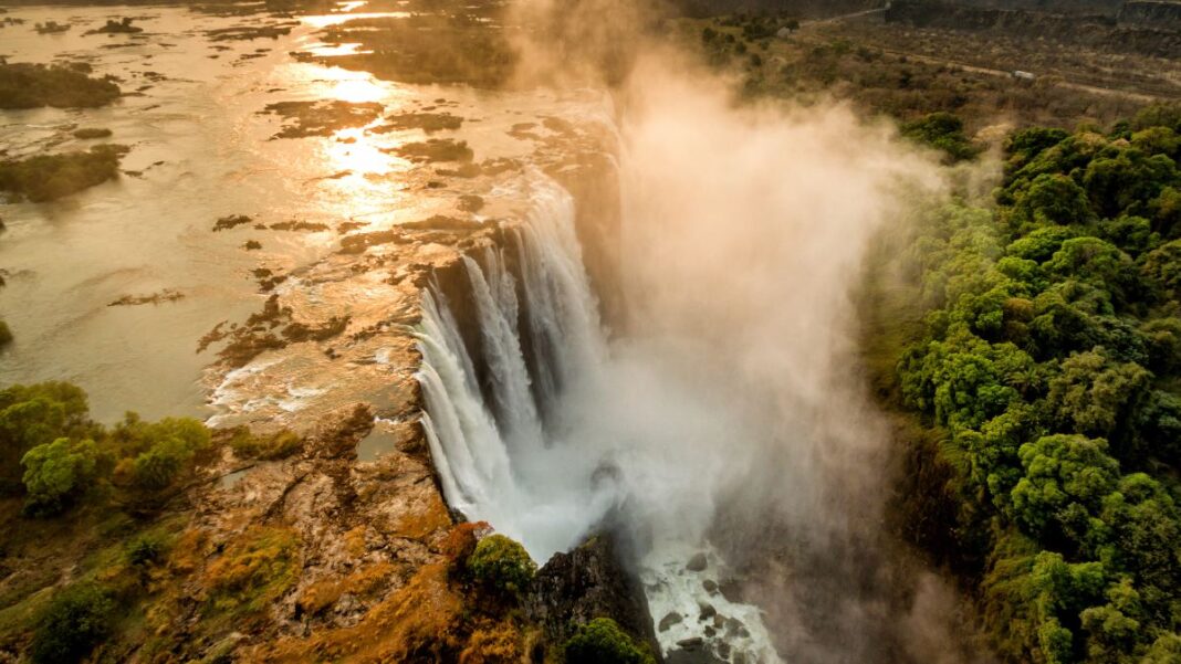 victoria-falls-exwteriki Οι πιο εντυπωσιακοί καταρράκτες του κόσμου
