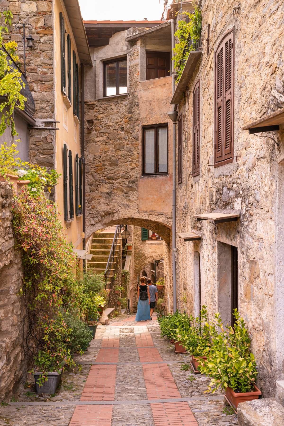 Δρομάκι στο Dolceacqua μεσαιωνικό χωριό, δυτική Λιγουρία, Ιταλία