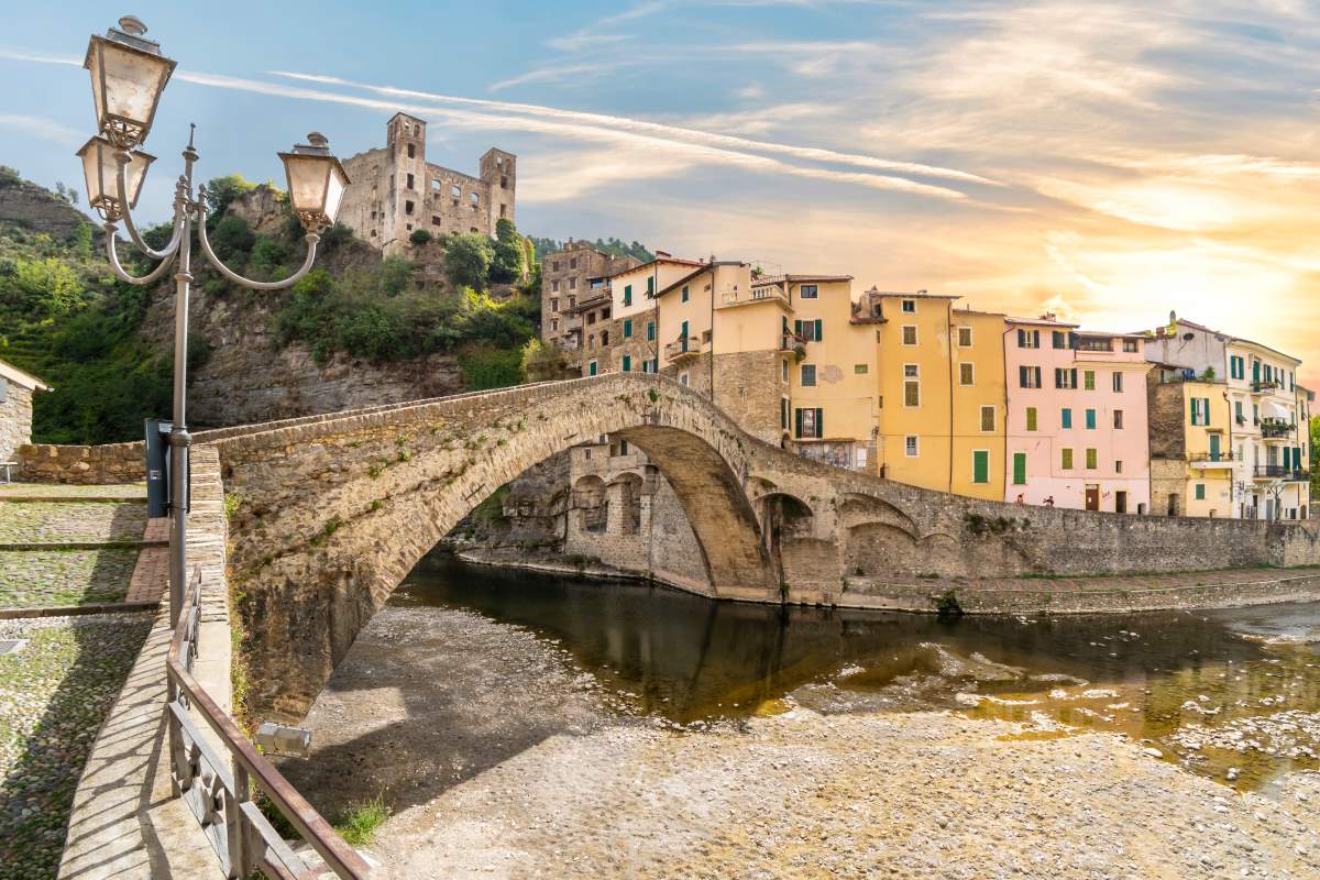  Dolceacqua μεσαιωνικό χωριό, δυτική Λιγουρία, Ιταλία