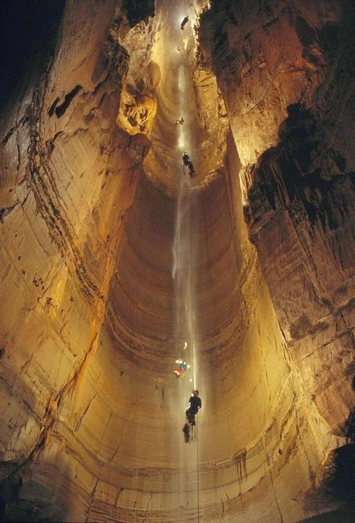 Krubera, το βαθύτερο σπήλαιο του κόσμου
