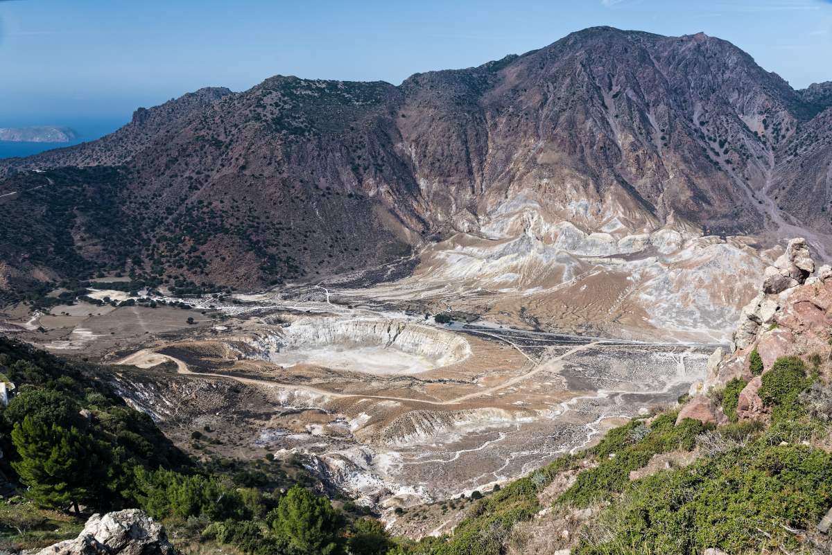 Νίσυρος πανοραμική άποψη του ηφαιστείου