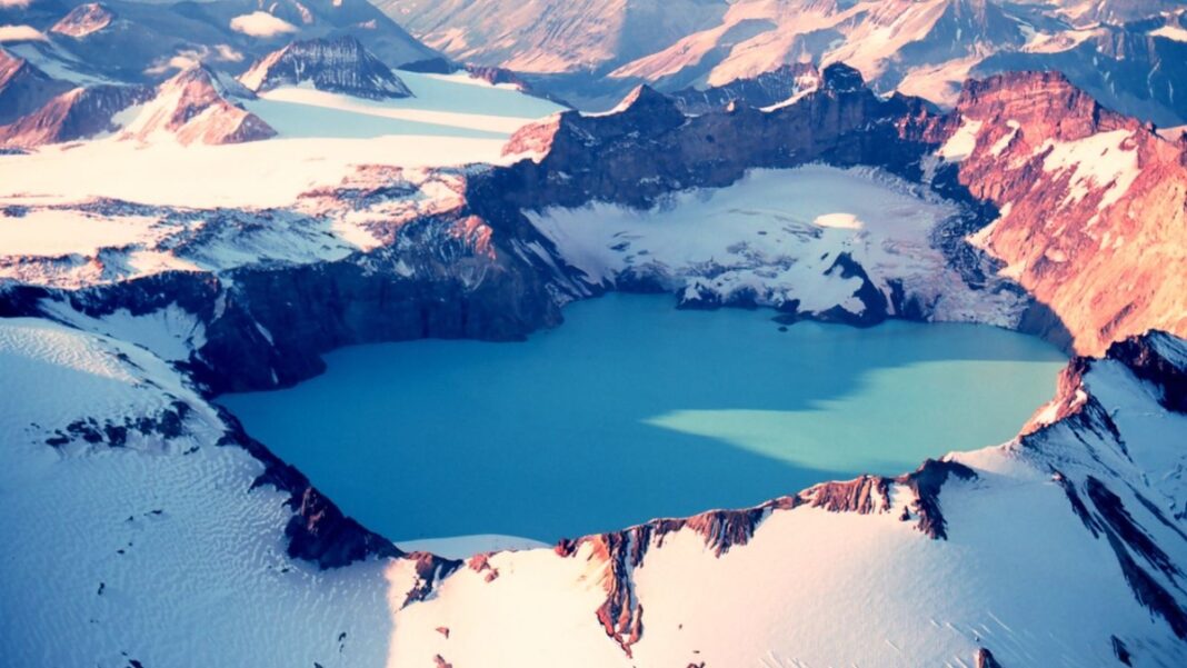 lake-crater-kentriki Λίμνες κρατήρες σε ηφαίστεια
