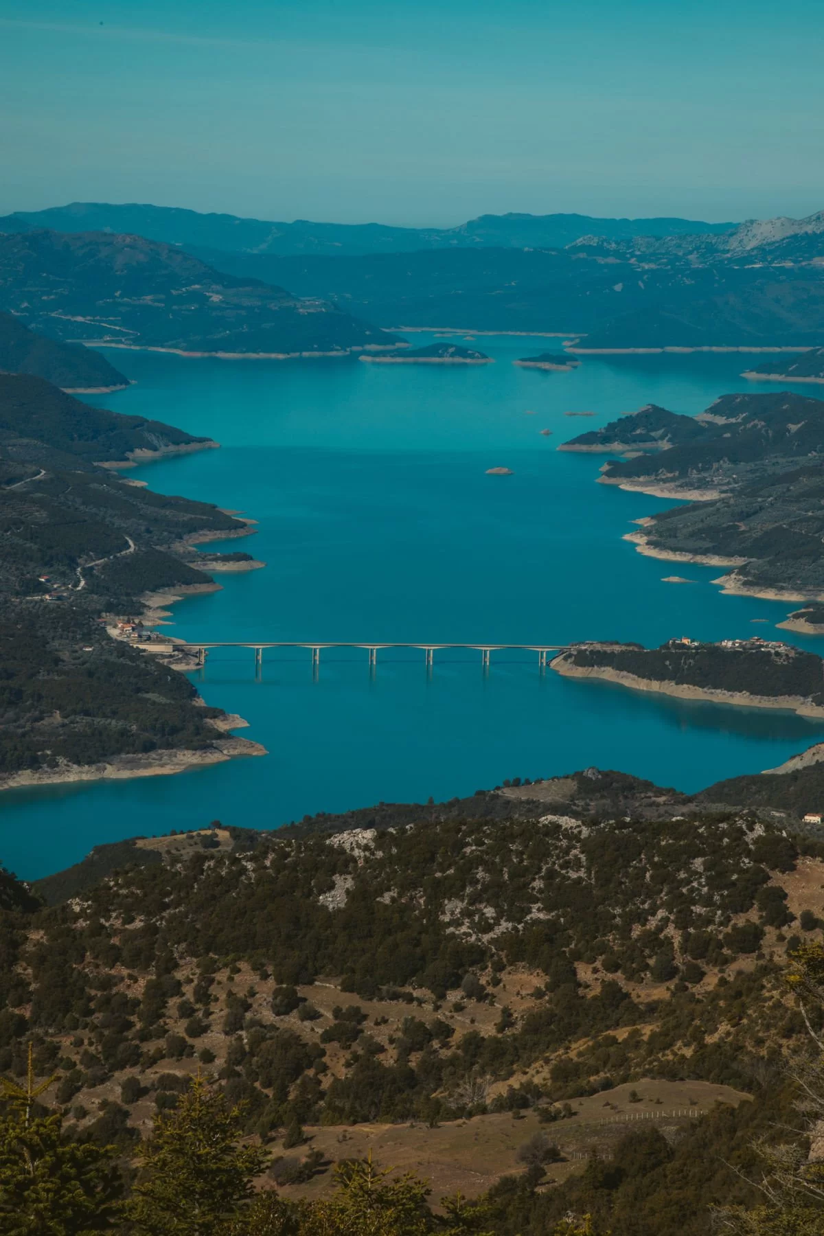 Λίμνη Κρεμαστών απέρνατη ομορφιά από τον Τάσο Δούση και τις Εικόνες