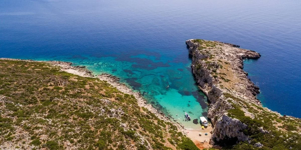 Πρώτη Μεσσηνίας νησί σχήμα κροκόδειλου