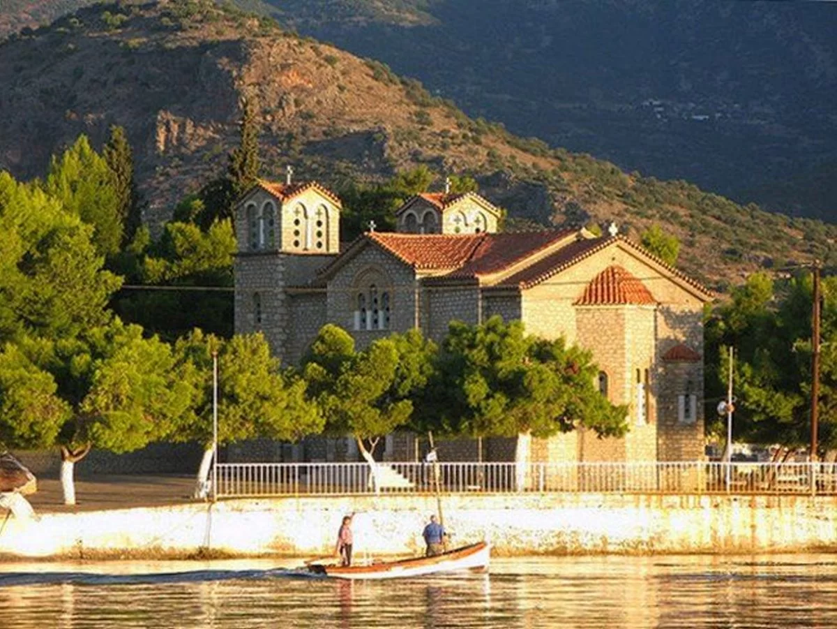 Τριζόνια Φωκίδα νησί Κορινθιακός