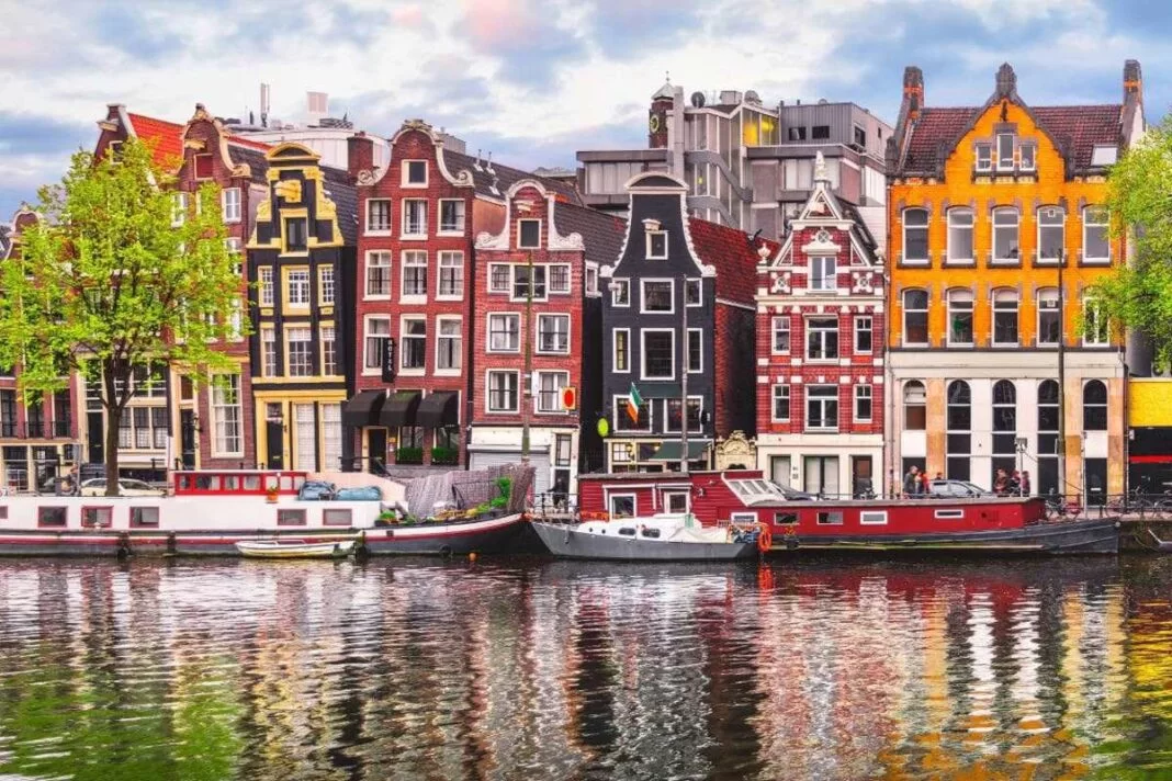 canal-Amsterdam-2