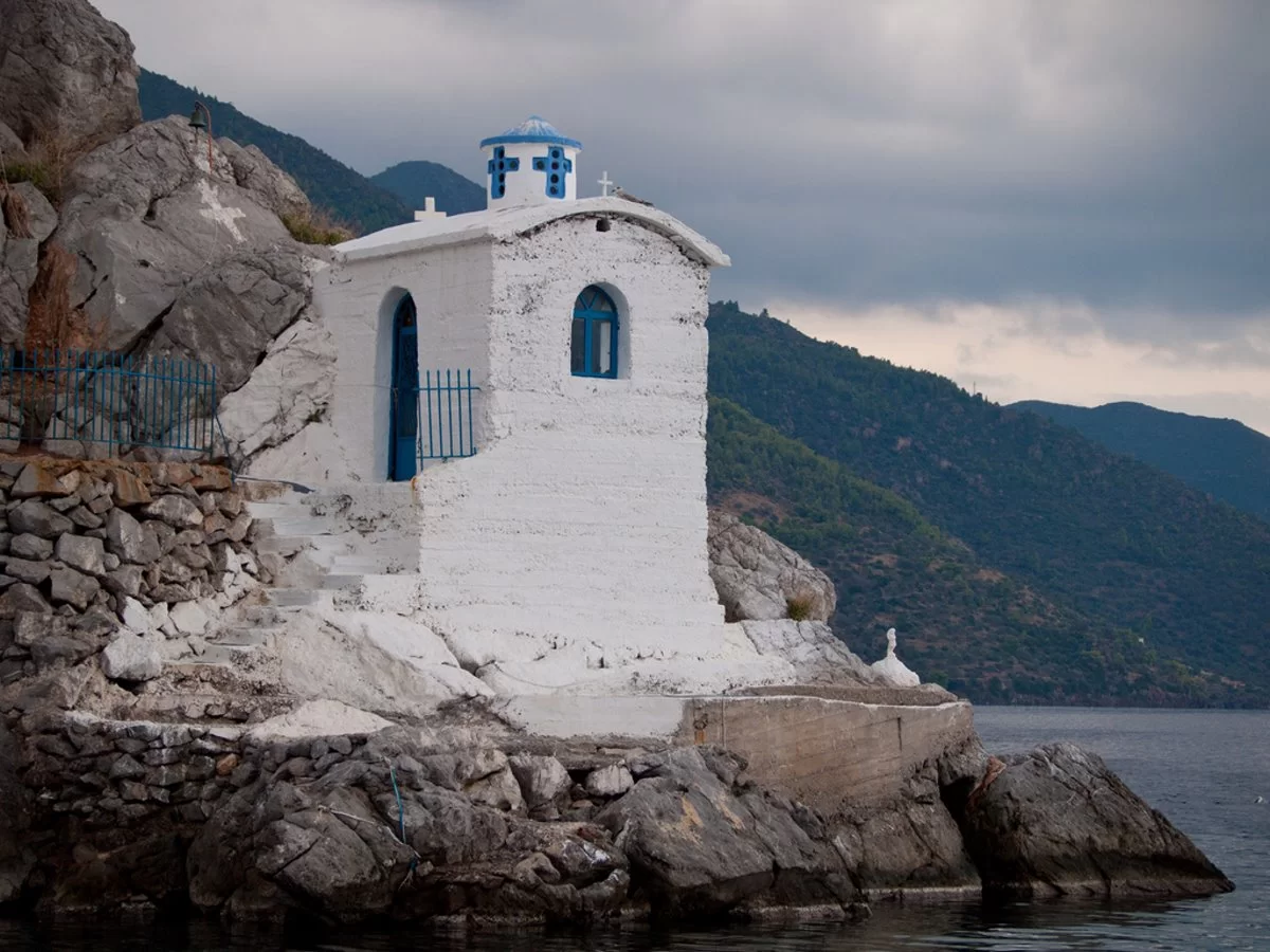 Κρασοπαναγιά εκκλησάκι Μέθανα