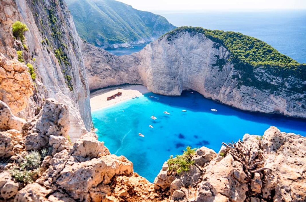 navagio-zakynthos