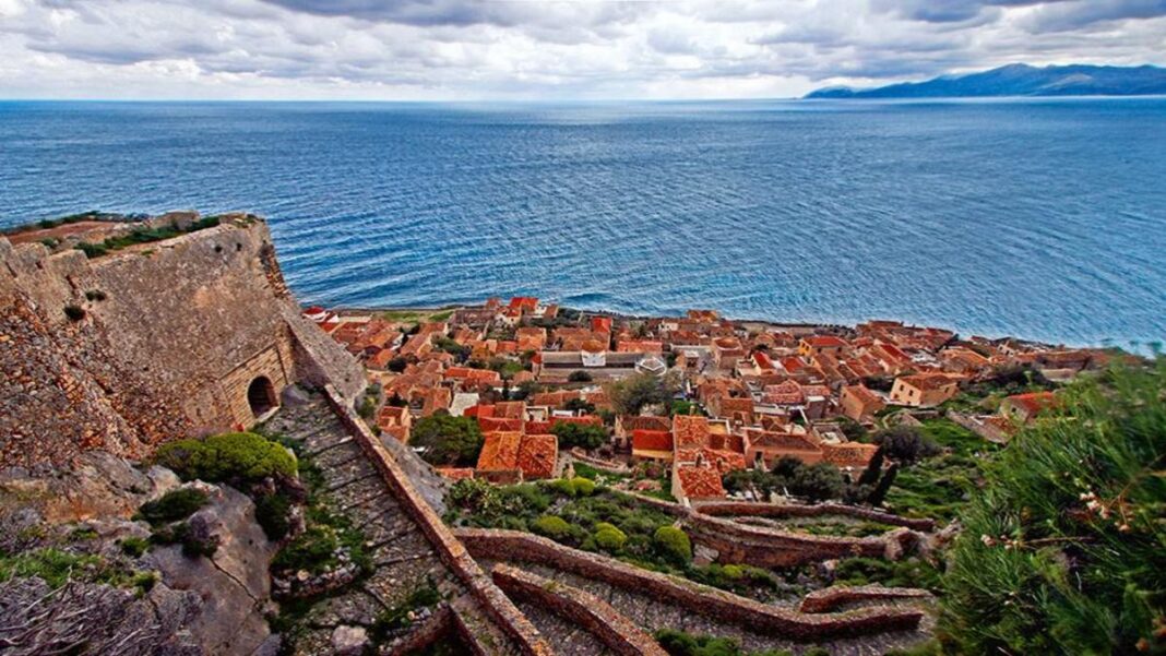 pasxa-monemvasia (1) Τέλειες (πιθανές) εκδρομές για το φετινό Πάσχα