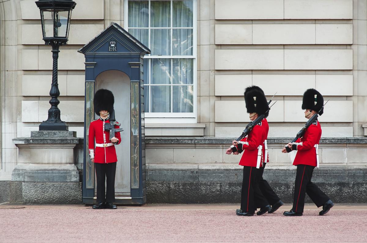 Ξεναγηθείτε στο Buckingham... χωρίς να φύγετε από το σπίτι!