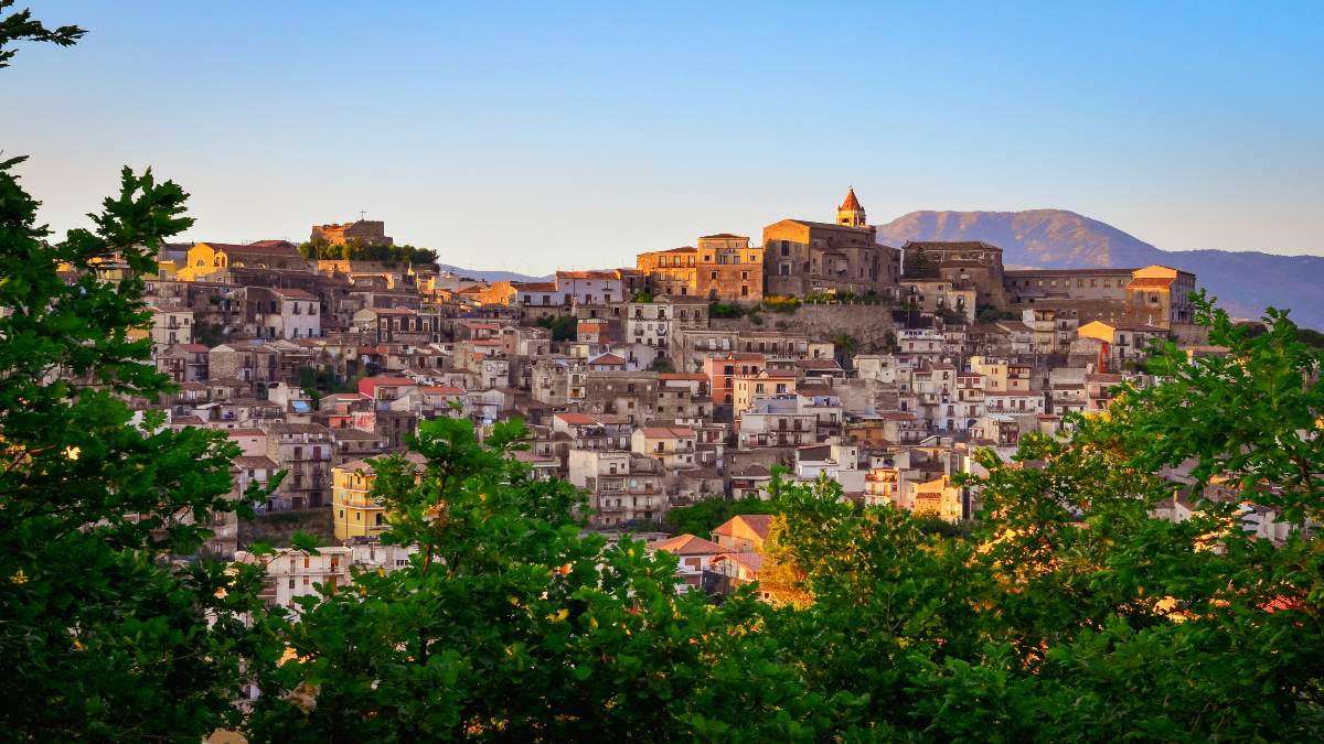 Castiglione di Sicilia , το χωριό της Σικελίας που πουλιούνται σπίτια με 1 ευρώ