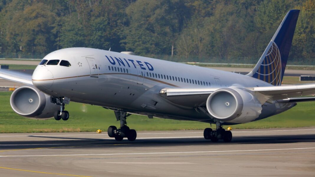 United-Boeing-787-8-Dreamliner