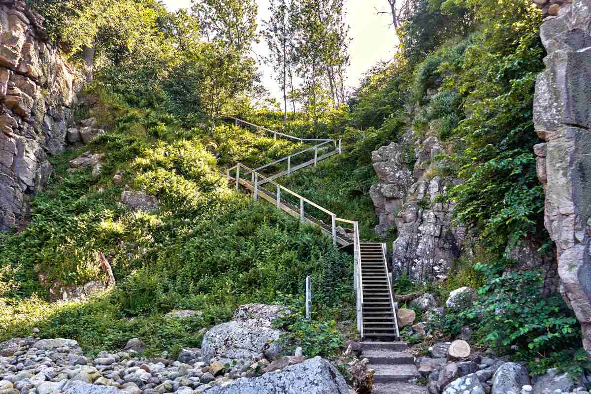 Bornholm Δανία - τα σκαλιά που οδηγούν στο μουσείο τέχνης