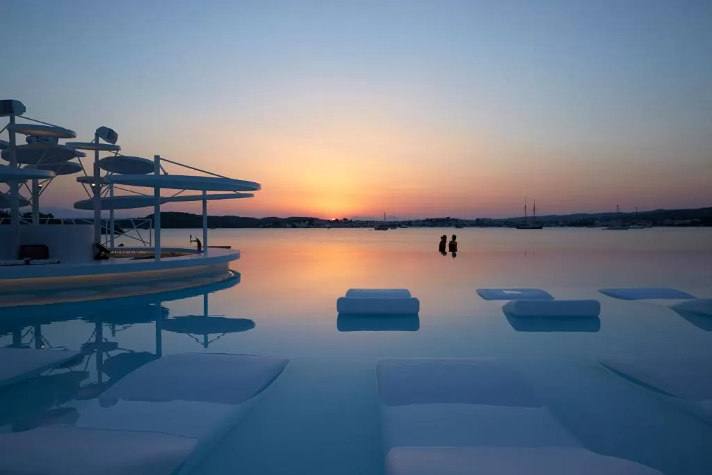 Nikki Beach Resort & Spa, πισίνα ηλιοβασίλεμα