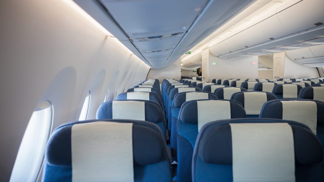 aeroplano Γιατί τα καθίσματα στα αεροπλάνα είναι μπλε;