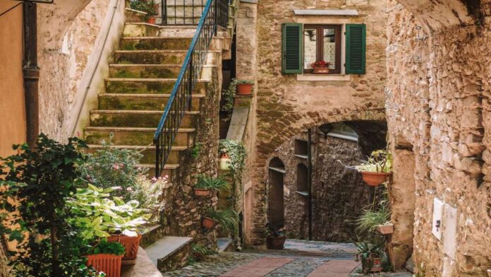 To πανέμορφο μεσαιωνικό χωριό της Ιταλίας που μοιάζει σαν σκηνικό ταινίας!