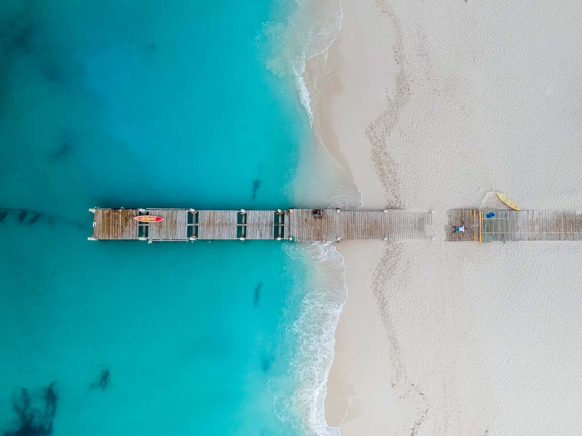 Η παραλία Grace Bay  