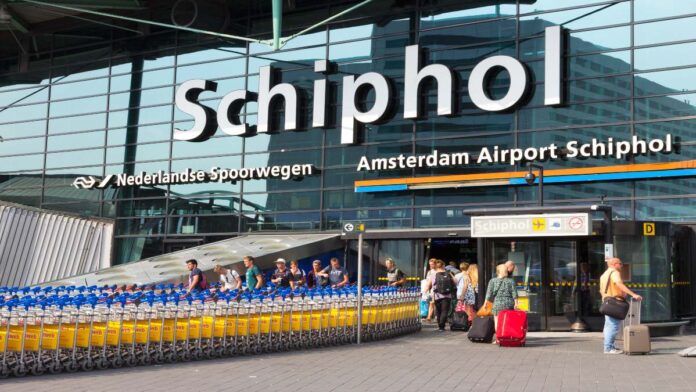 Άμστερνταμ: Το αεροδρόμιο Σίπχολ θέτει νέο ανώτατο όριο στον αριθμό των ταξιδιωτών