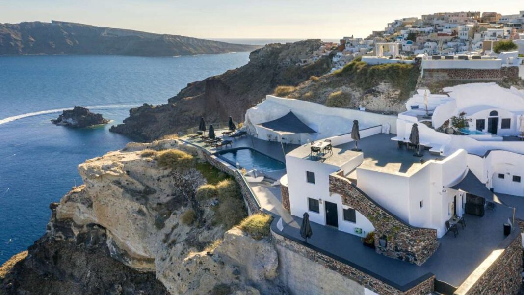 Pearl of Caldera Oia – Βoutique Hotel Santorini (2)