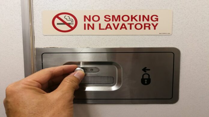 Επιβάτης σε πτήση προς Ηράκλειο κάπνιζε στην τουαλέτα του αεροπλάνου
