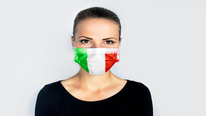 Η Ιταλία καταργεί την υποχρεωτική χρήση μάσκας στις συγκοινωνίες