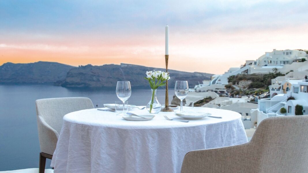 MIA'S SANTORINI