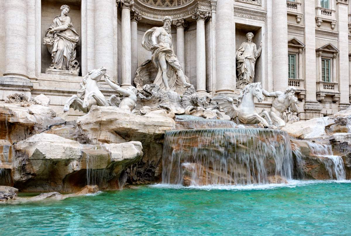 Fontana di Trevi, Shutterstock