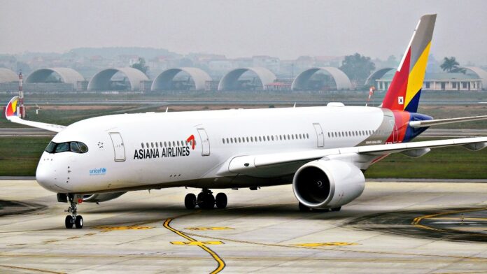 Asiana Airlines: Ένταλμα σύλληψης για τον επιβάτη που άνοιξε την έξοδο κινδύνου αεροσκάφους
