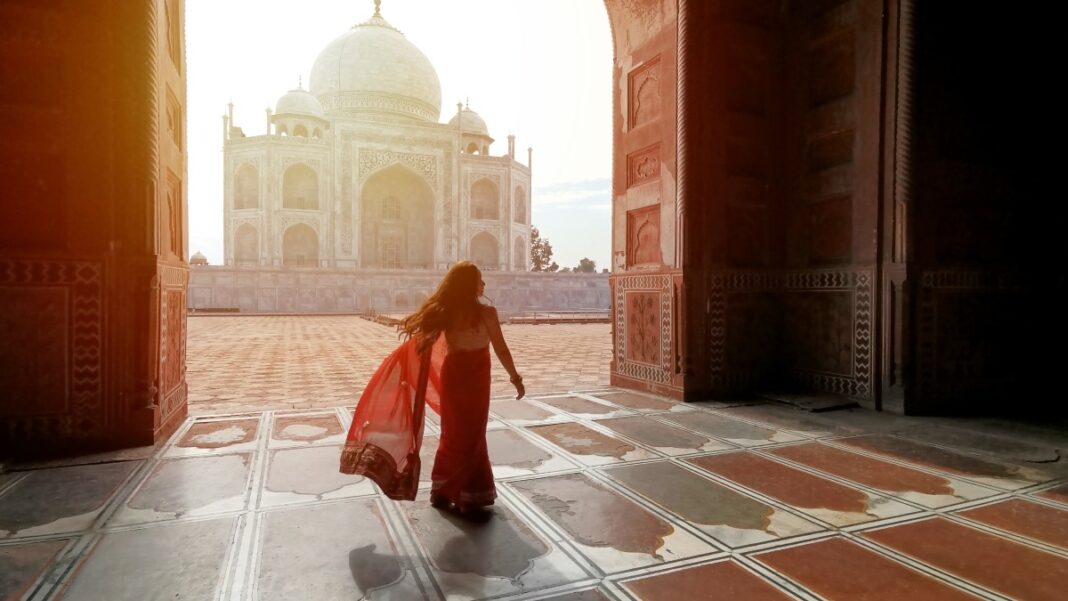 shutterstock_Taj Mahal