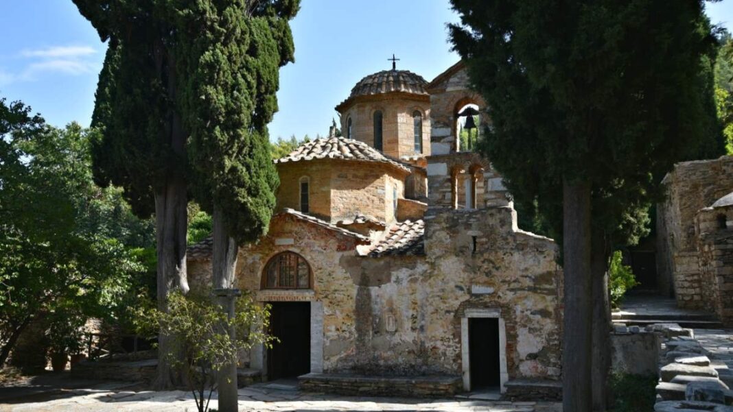 shutterstock_Moni Kaisarianis exwteriki Μονή Καισαριανής