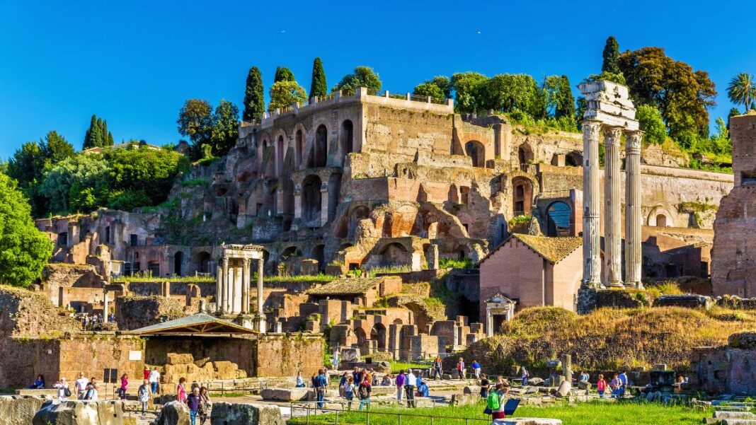 shutterstock_ Domus Tiberiana Domus Tiberiana αρχαίο παλάτι Ρώμη