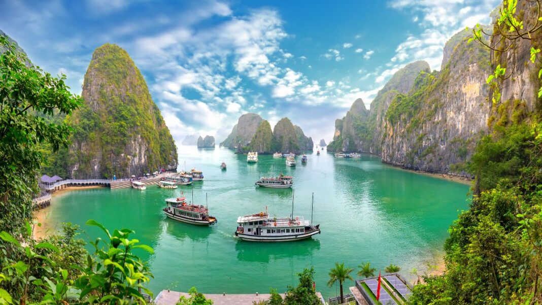 shutterstock_Ha Long Vietnam Κόλπος Ha Long Βιετνάμ