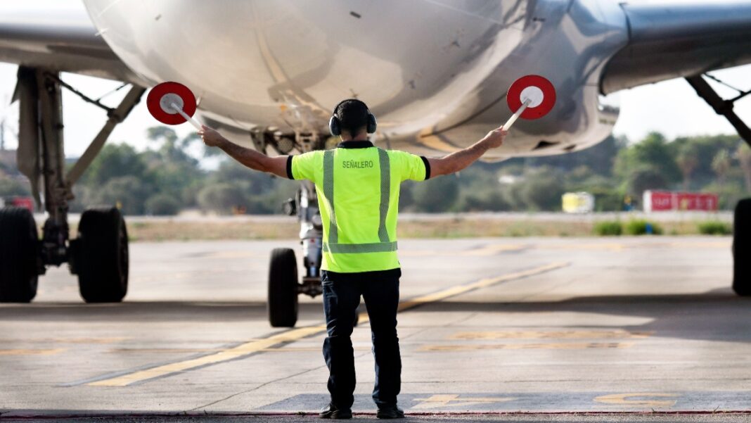 shutterstock_aeroplane Αεροπλάνο - Αεροδρόμιο Πάλμα, Μαγιόρκα