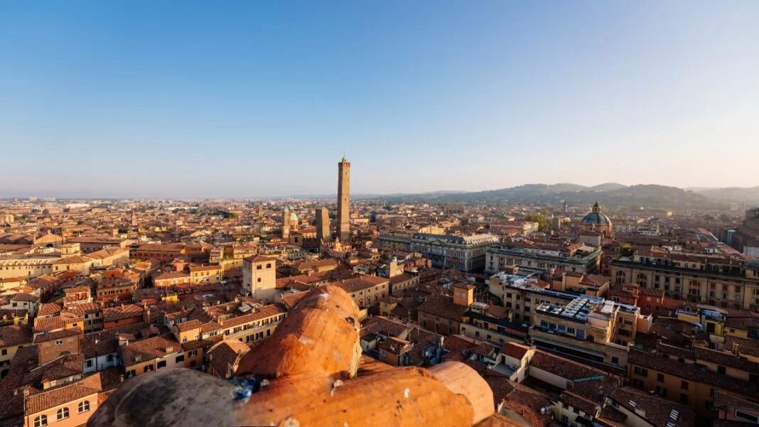 shutterstock_tower garisenda bolonia