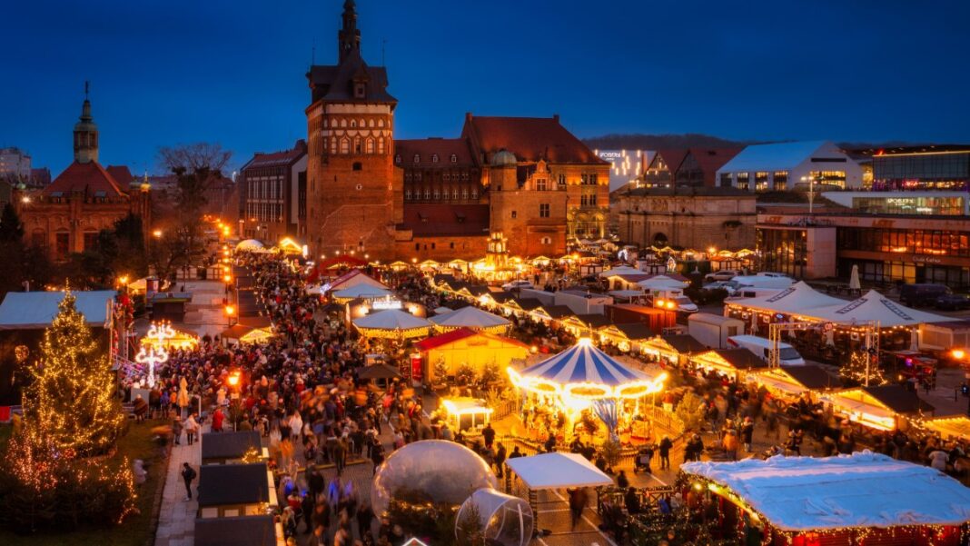 shutterstock_Gdansk, chrismas market Χριστουγεννιάτικη αγορά Πολωνία