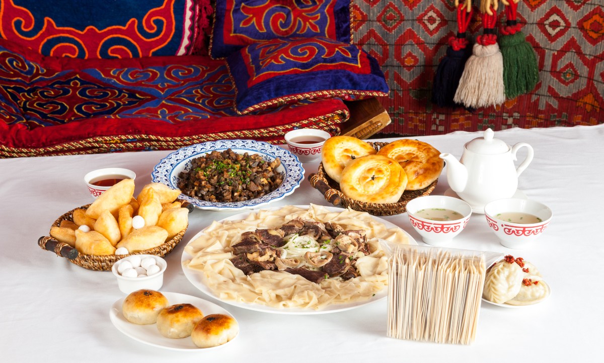 Παραδοσιακά καζακικά πιάτα: Beshparmak, Manty, Baursak