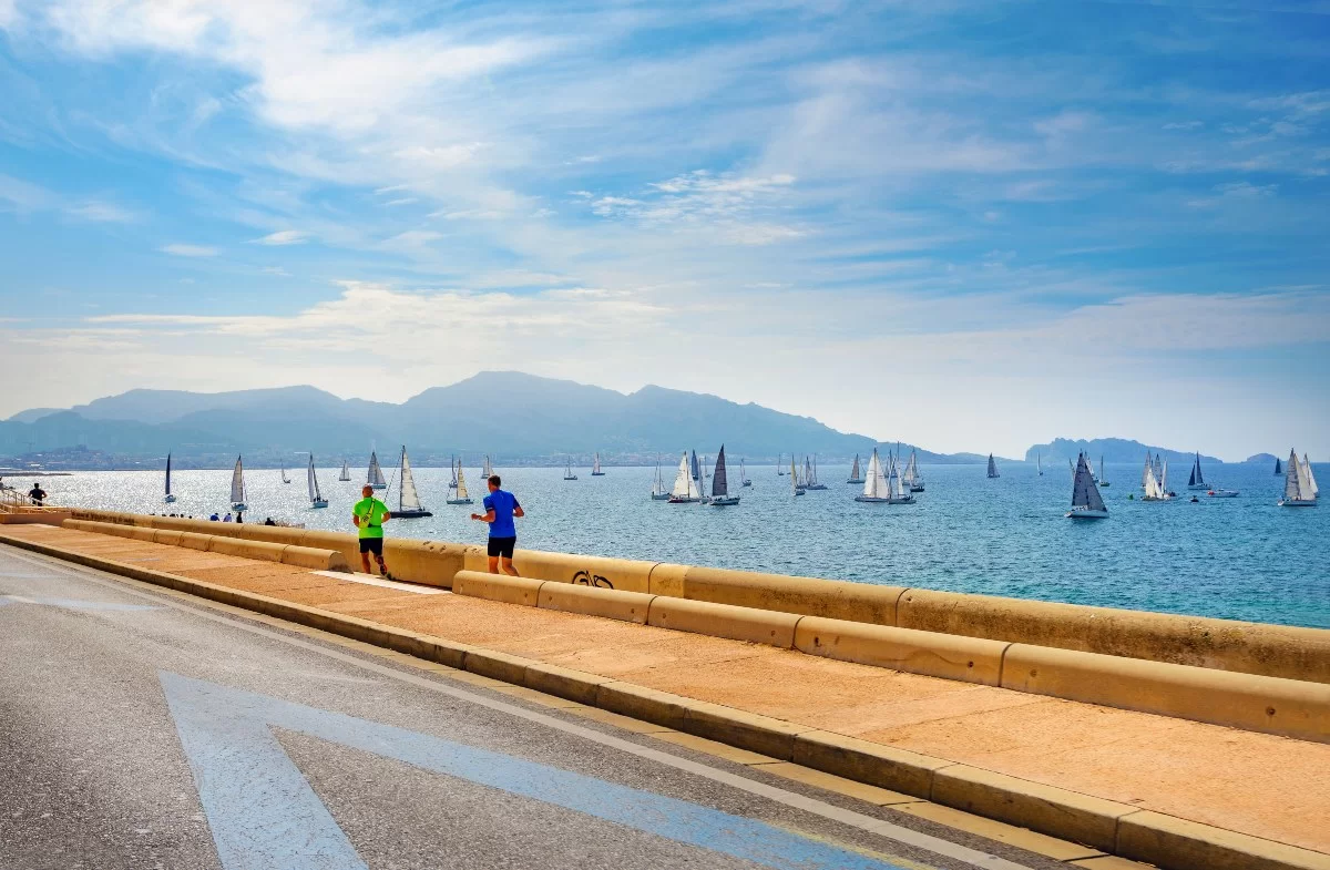 Ο παραθαλάσσιος δρόμος στο Corniche - Μασσαλία