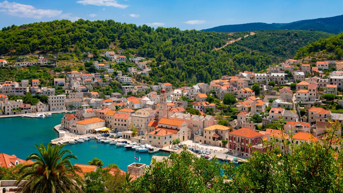 Πούσισκα: Ένας μεσογειακός παράδεισος στην Κροατία στις ακτές της Αδριατικής