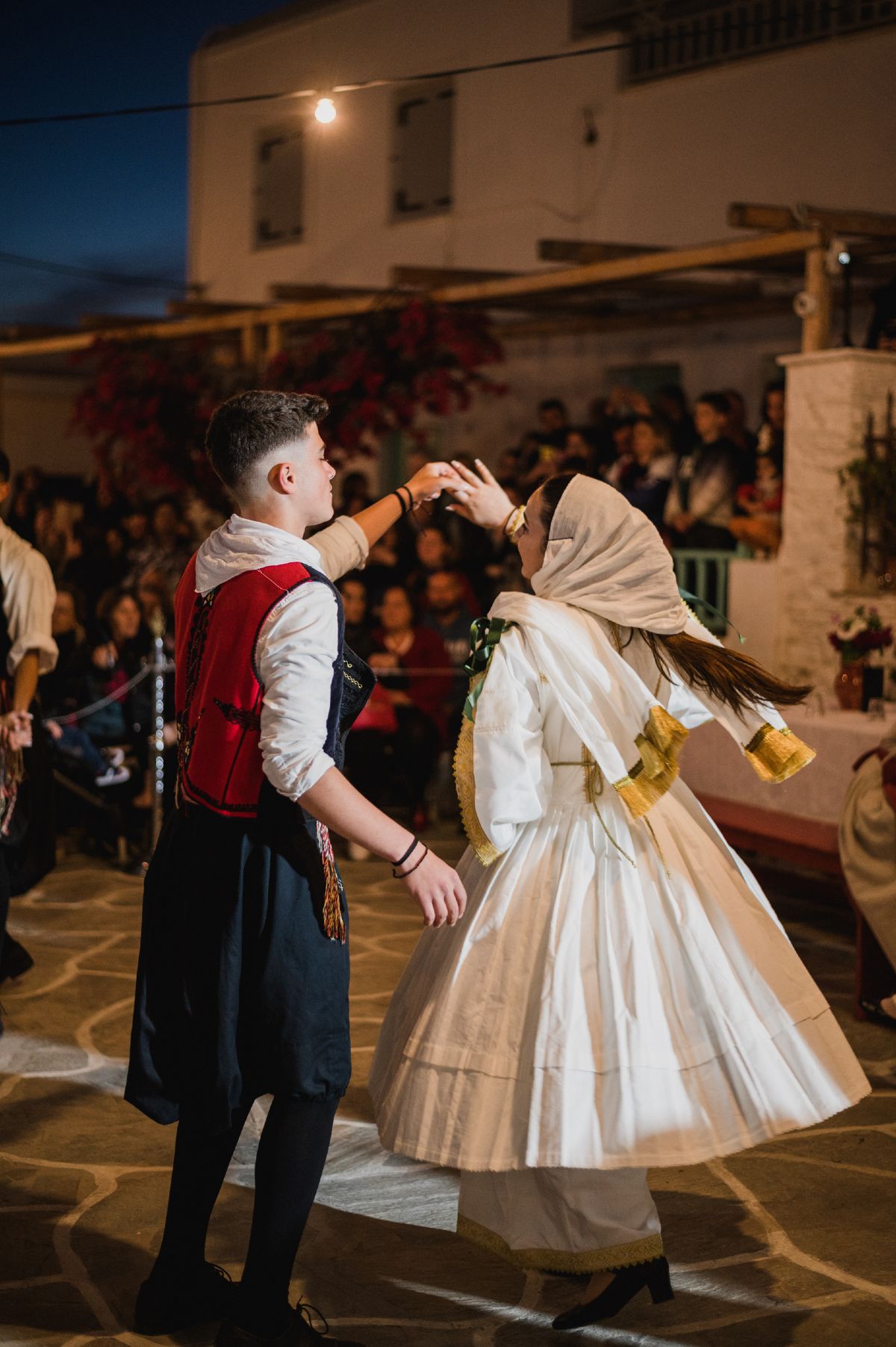 5o Φεστιβάλ “Η κούνια της Λαμπρής”: Το γνωστό έθιμο του Πάσχα αναβιώνει και φέτος στην Κύθνο