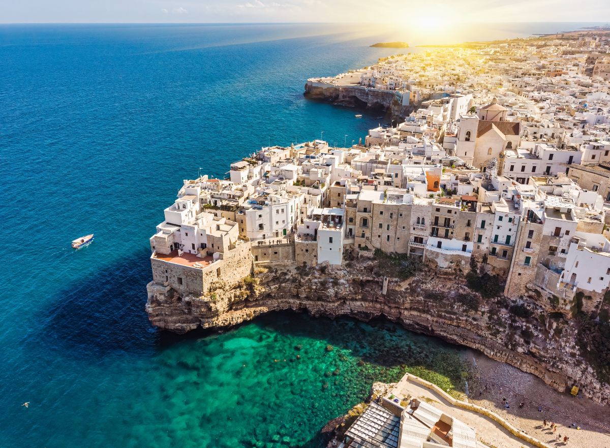 Cala Paura στην Απουλία, Polignano. Η πιο διάσημη παραλία στη Νότια Ιταλία