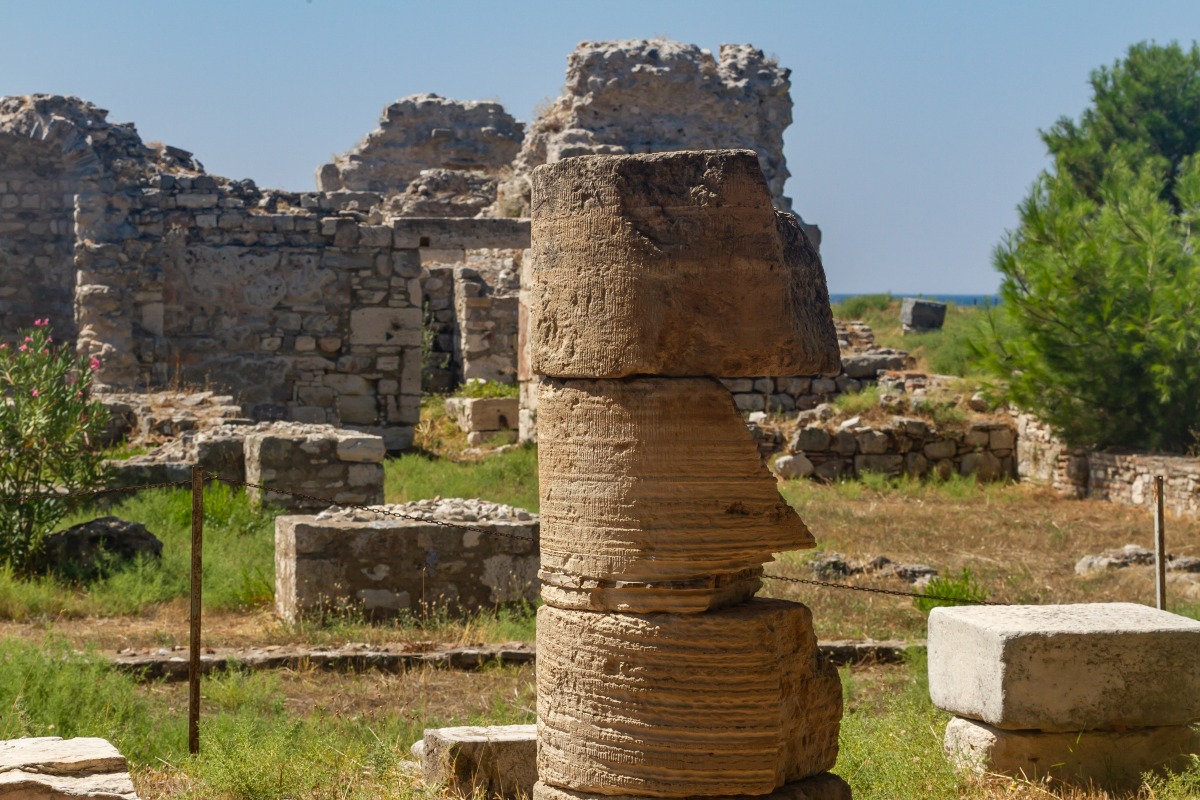Ερείπια των ρωμαϊκών λουτρών στο Πυθαγόρειο