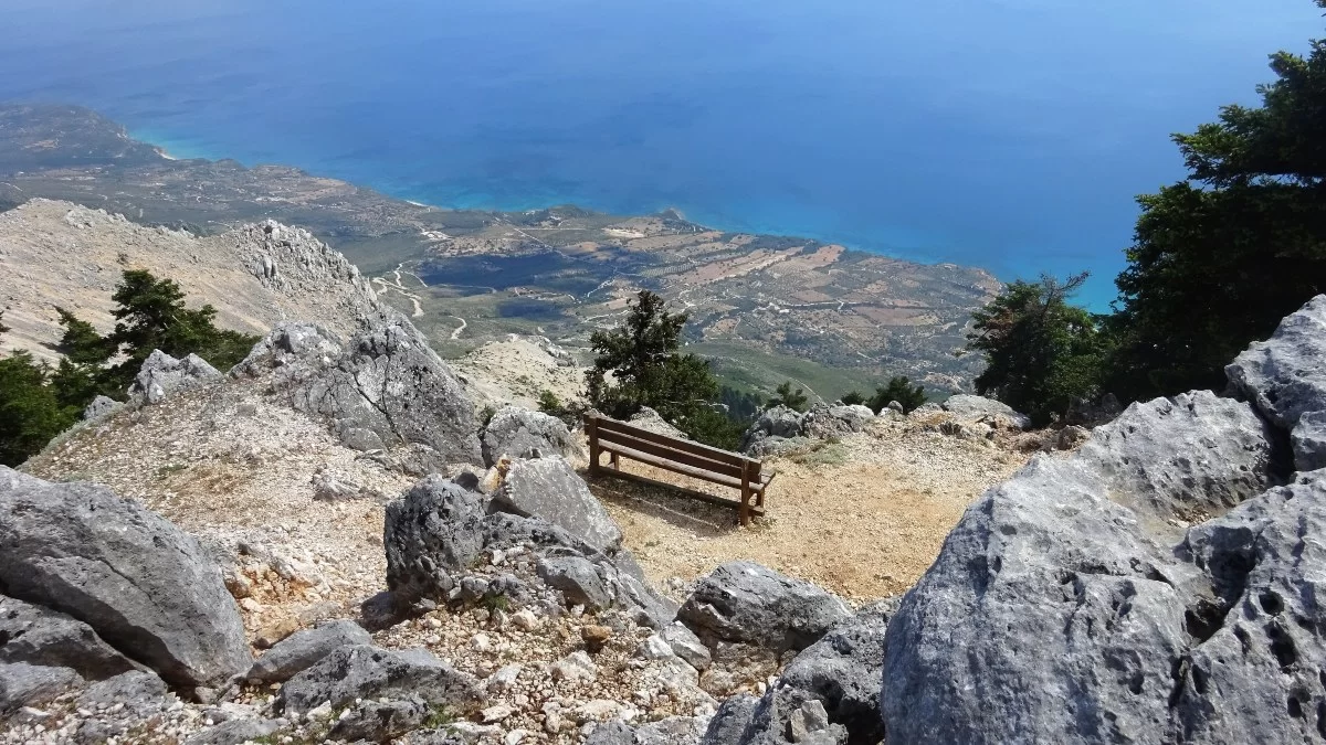 Η θέα από την κορυφή του όρους Αίνος, του ψηλότερου βουνού της Κεφαλονιάς