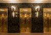 Ανελκυστήρες σε χρυσό ξενοδοχείου