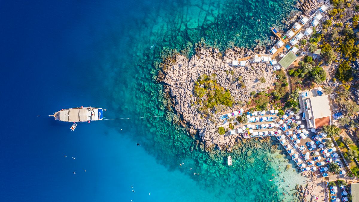 Το Κας είναι κωμόπολη της επαρχίας της Αττάλειας στη νότιο Τουρκία