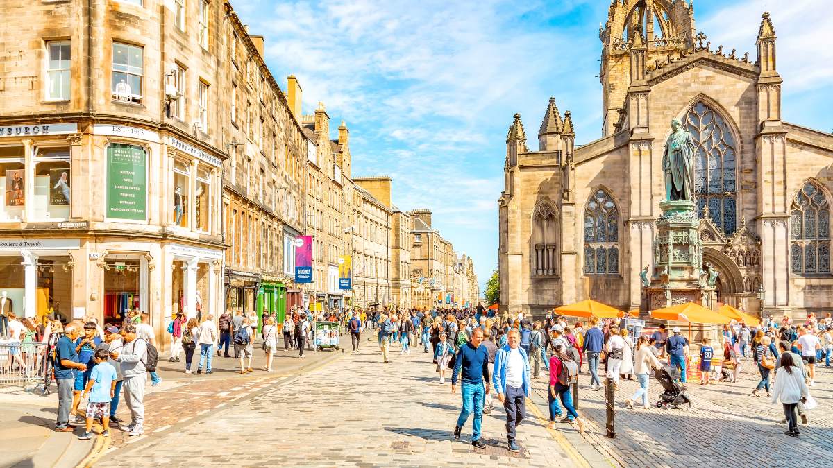 Γραφική θέα στον καθεδρικό ναό του St Giles στο Royal Mile, στο κέντρο του Εδιμβούργου