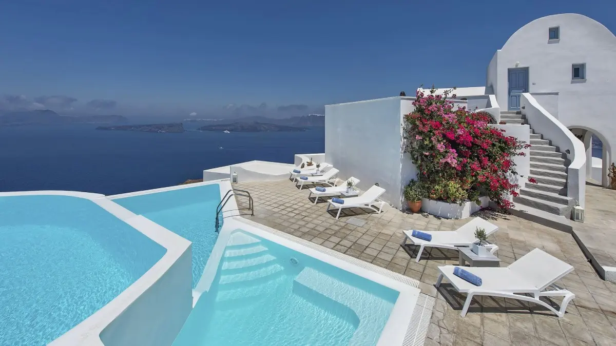 Apanemo Hotel and Suites