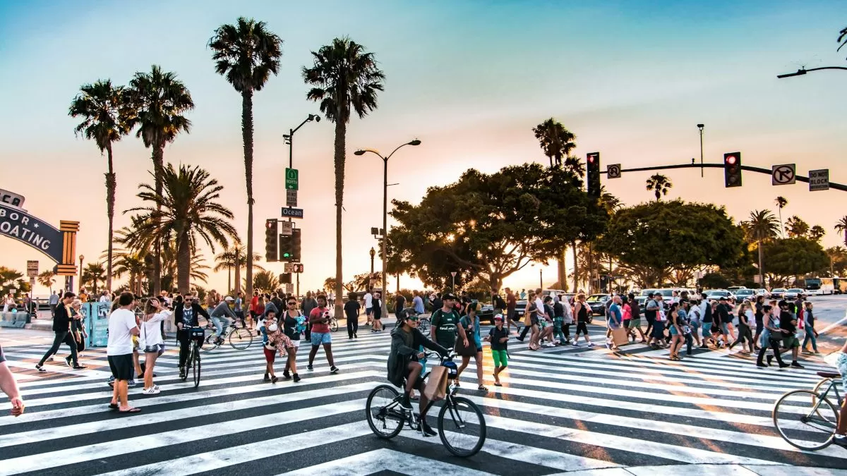Santa Monica boulevard - μια σημαντική οδός δυτικής-ανατολικής οδού στην κομητεία του Λος Άντζελες, Καλιφόρνια