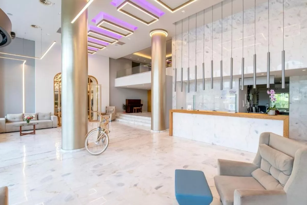 Η είσοδος του Lerfkas Hotel