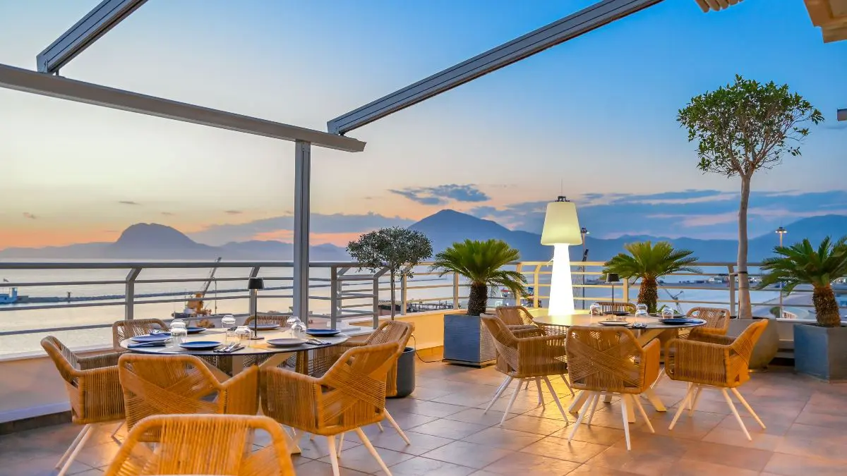Πάτρα: Το νέο καλοκαιρινό hotspot – Ένα rooftop για fine dining, cocktails και απαράμιλλη θέα