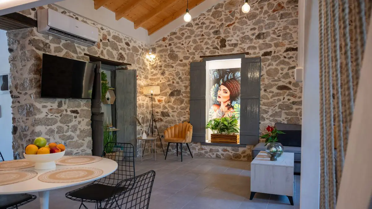 Centro Stone House: Η πετρόκτιστη κατοικία που αναβαθμίζει την διαμονή μας στο Τολό